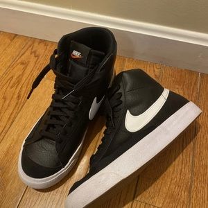 Nike Youth Blazer Mid ‘77 GS High Top DA4086-002 Black White, Size 6.5Y